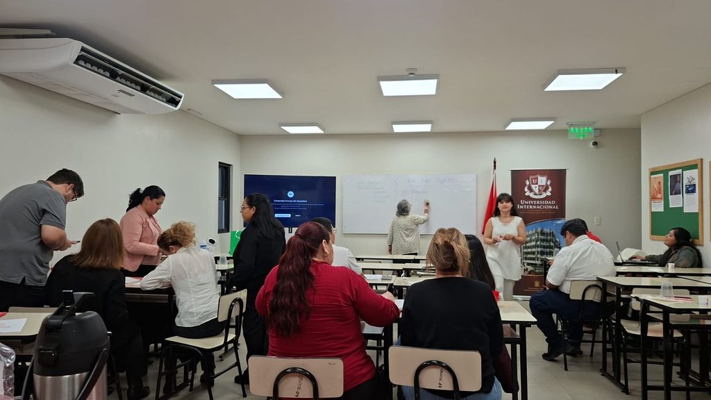 Clase del Diplomado en Neuroeducación en el aula de la Universidad Internacional